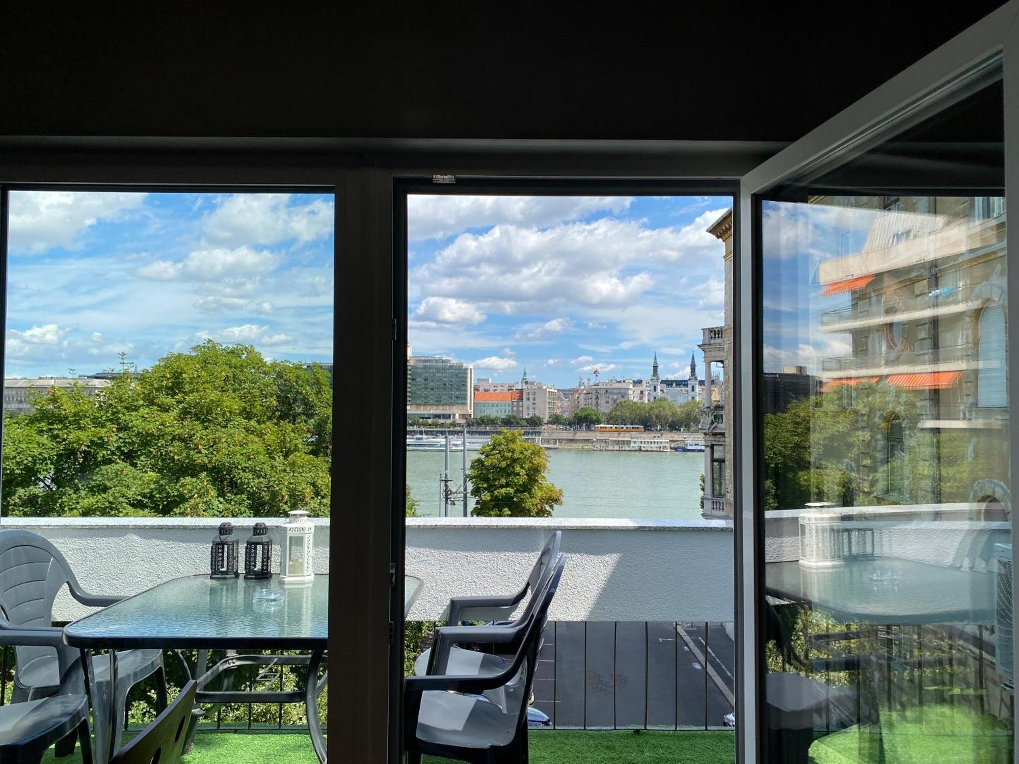 Danube View Artapartment With Balcony Budapest Esterno foto